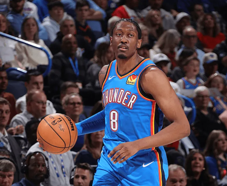 开云体育官网-杰伦-威廉姆斯出战30分钟，投篮15中9得到20分3助攻2抢