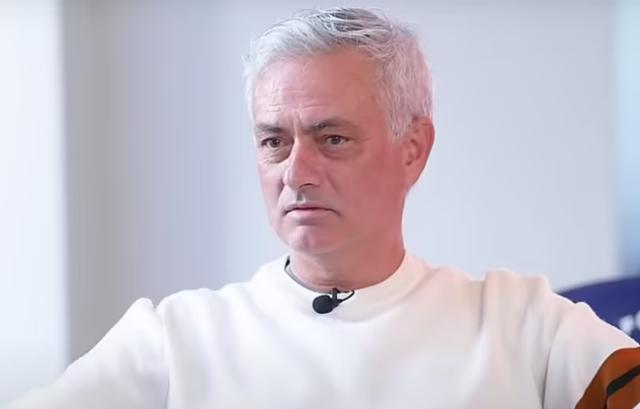 开云体育官网-穆里尼奥：我把心掏了出来，却是这个下场