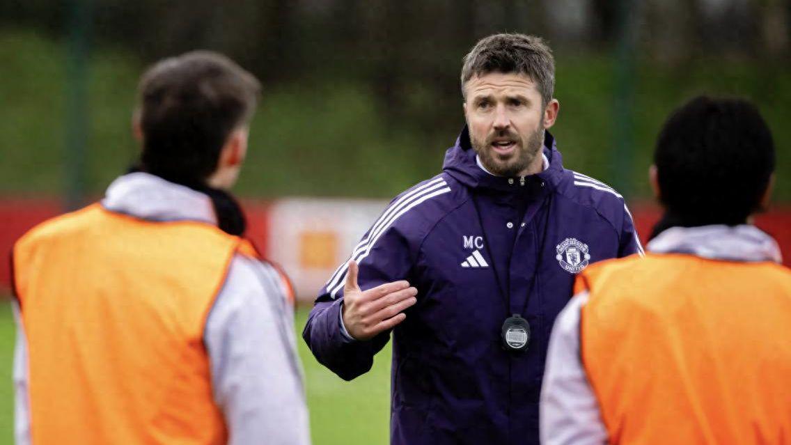 开云体育在线-卡里克上任即“松绑”：废除两位前任的铁律，曼联更衣室焕然一新